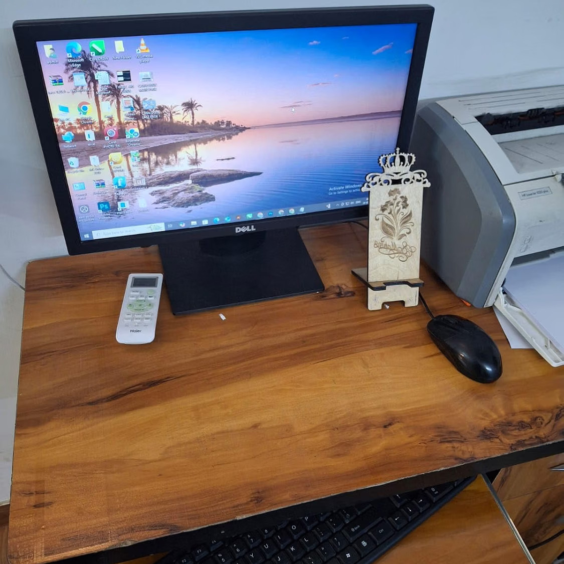 Modern Mobile Stand | Decorative Phone Holder for Desk, Table or Office – Stylish Mobile Display Stand & Functional Showpiece – Sleek Table Decor for Home & Workspace